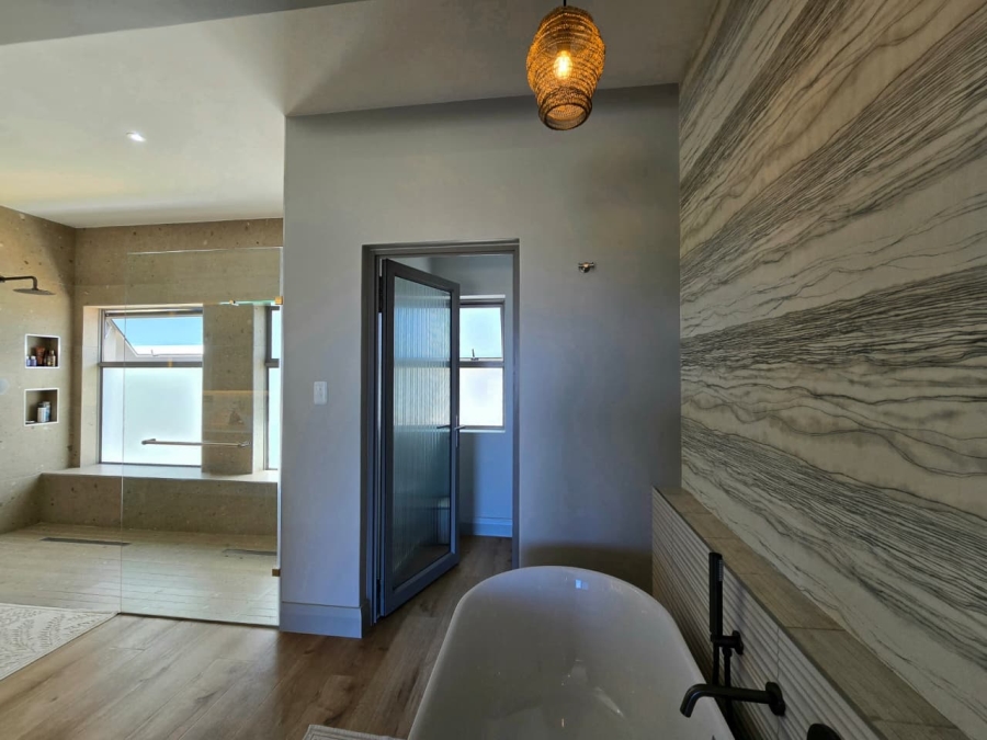 4 Bedroom Property for Sale in Outeniqua Strand Western Cape